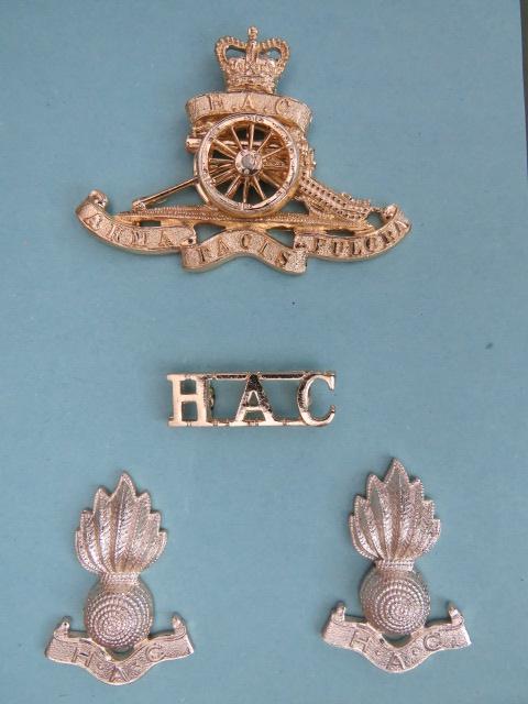 British Army EIIR Honourable Artillery Company Cap Badge, Collar Badges & Shoulder Title Badge Set