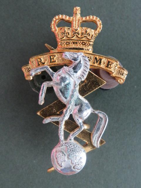 British Army Royal Electrical & Mechanical Engineers Cap Badge