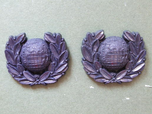 WW2 Royal Marines Bakerlite Collar Badges