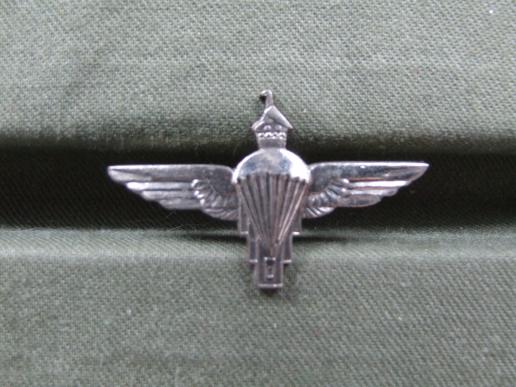 Zimbabwe Parachute Regiment Collar Badge Wings
