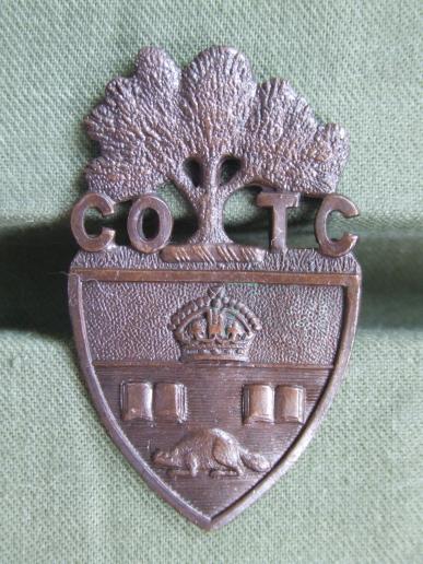 Canada COTC University of Toronto Pre 1953 Cap Badge