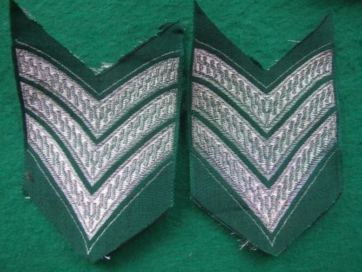 Australia Army W.R.A.A.C (Womens Royal Australian Army Corps) Obsolete Sergeants Dress Uniform Rank Stripes