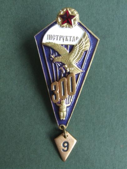 Belarus Army (Non Airborne Troops) Parachute Instructor Badge for 300 Jumps and 9 Jumps Hanger