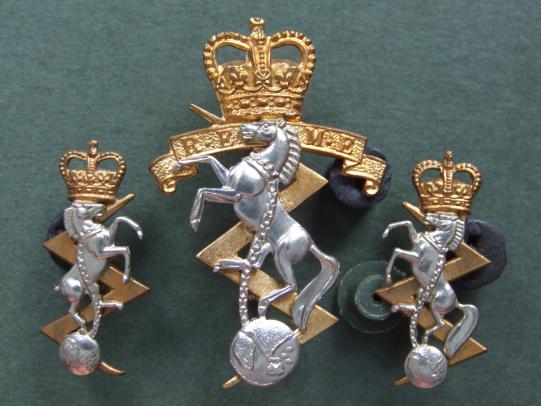 British Army Post 1953 Royal Electrical & Mechanical Engineers Cap & Collar Badges