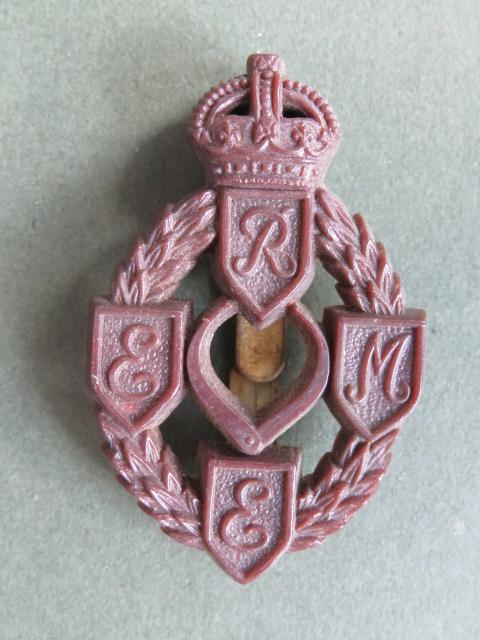 British Army WW2 Royal Electrical & Mechanical Corps Cap Badge
