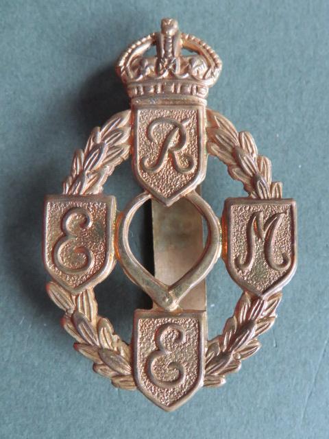 British Army 1942 Royal Electrical & Mechanical Engineers Cap Badge