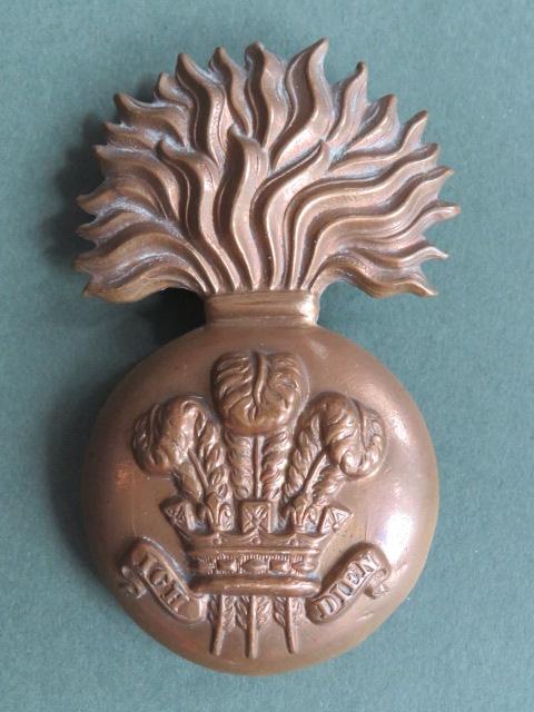 British Army Post 1901 The Royal Welsh Fusiliers Racoon-Skin Fur Cap Badge