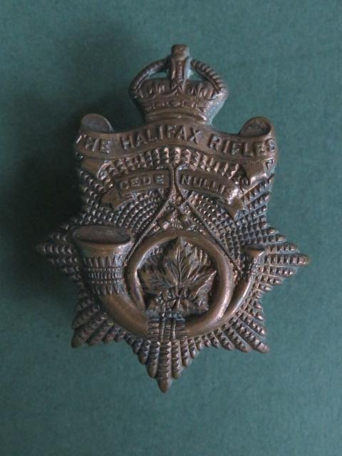 Canada Army The Royal Montreal Regiment Cap Badge