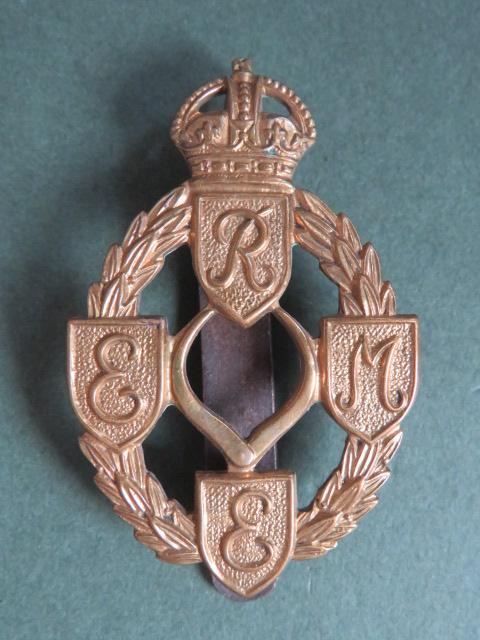 British Army 1942 Royal Electrical & Mechanical Engineers Cap Badge