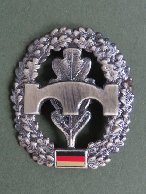 Germany Army Engineers / Pioneers Beret Badge