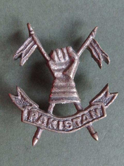Pakistan Army 1947-1960's Armoured Corps Headdress Badge